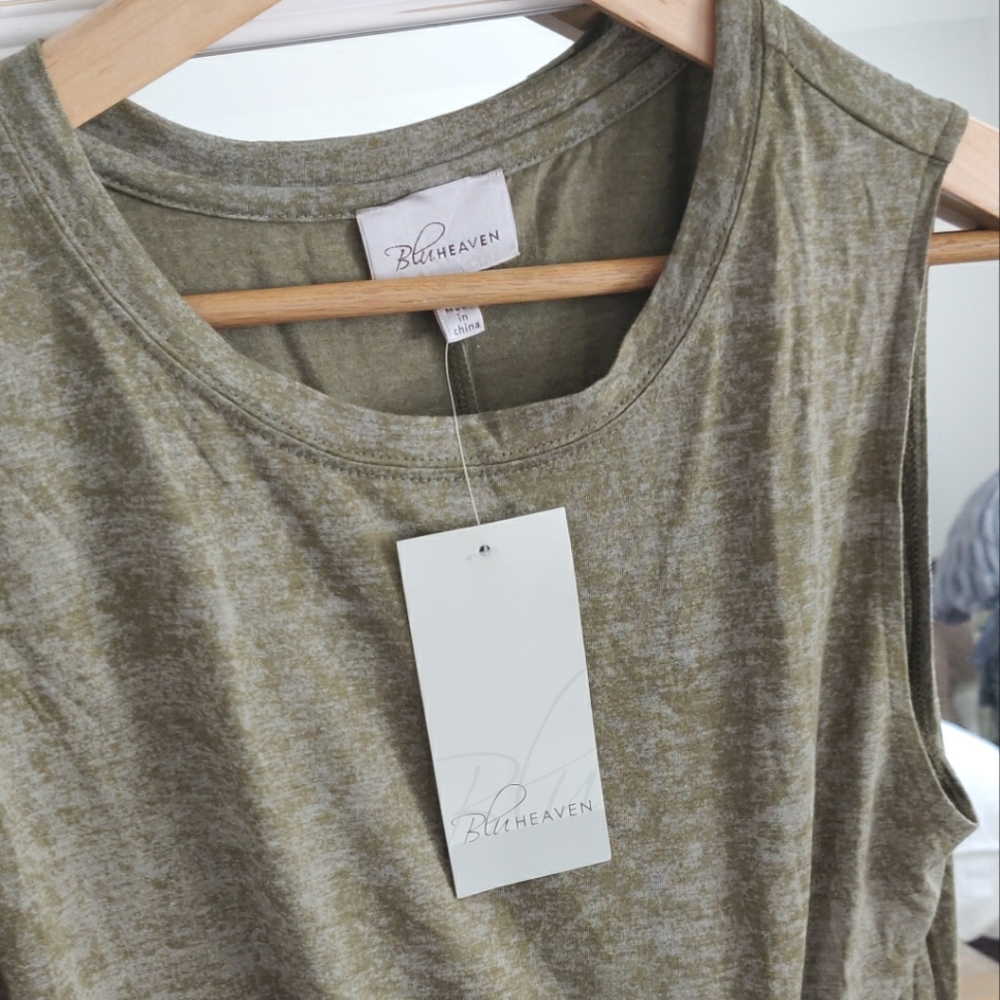 🆕 Draped knit boutique dress - Picture 8 of 11